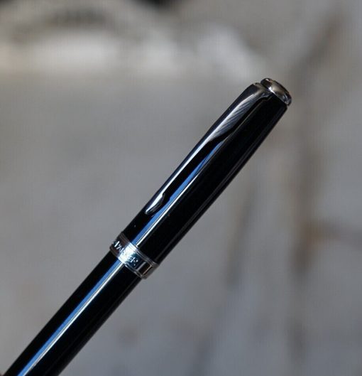 Stylo plume Parker sonnet en résine noire platinum - plume en or massif 18k