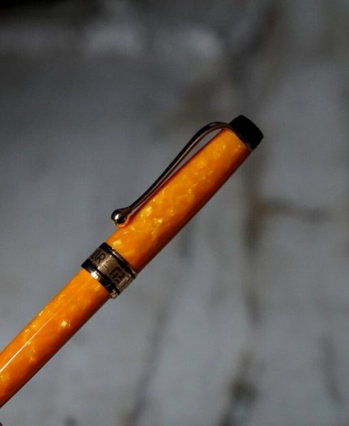 Stylo bille Aurora Optima Sole en résine orange marbrée & PL.OR 18k