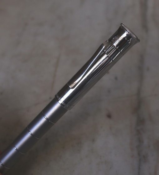 STYLO PLUME GRAF VON FABER-CASTELL ANELLO TITANE - PLUME EN OR MASSIF 18 CARATS