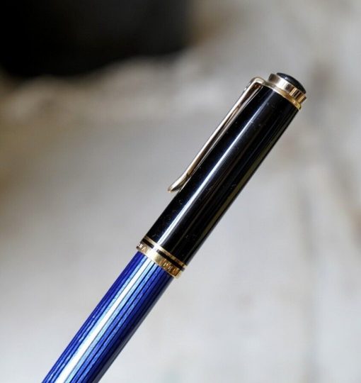 STYLO PLUME PELIKAN M 800 RESINE BLEUE STRIEE - PLUME OR MASSIF 18 CARATS O B B