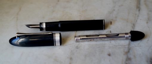 STYLO PLUME OMAS 360 TRAVELLER EN RESINE NOIRE - PLUME EN OR MASSIF 18 CARATS