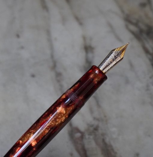 STYLO PLUME STIPULA ETRURIA EN RESINE AMBRE MARBREE- PLUME EN OR 18 MASSIF 18 CARATS