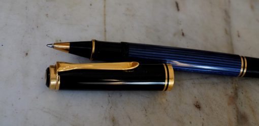 STYLO ROLLER PELIKAN SOUVERAIN R 800 EN RESINE BLEU STRIEE & NOIRE - SUPERBE DESIGN