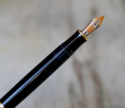 STYLO PLUME TIFFANY & CO RESINE NOIRE - PLUME EN OR MASSIF 18 CARATS - MOYENNE