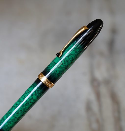 STYLO PLUME OMAS OGIVA EN LAQUE VERTE URUSHI - PLUME OR MASSIF 18 CARATS