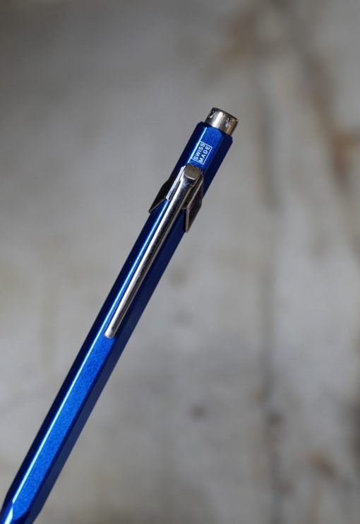STYLO BILLE CARAN D'ACHE 849 METAL LAQUE BLEU PROFOND METALLISEE