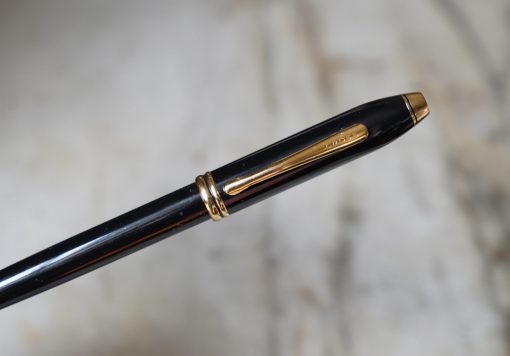 GRAND STYLO ROLLER CROSS TOWNSEND EN LAQUE NOIRE - FINITION PL. OR 18 CARATS