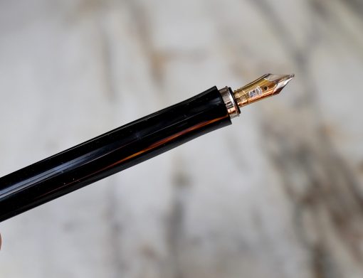 STYLO PLUME GRAF VON FABER-CASTELL INTUITION RESINE NOIRE - PLUME OR MASSIF 18 CARATS - LARGE