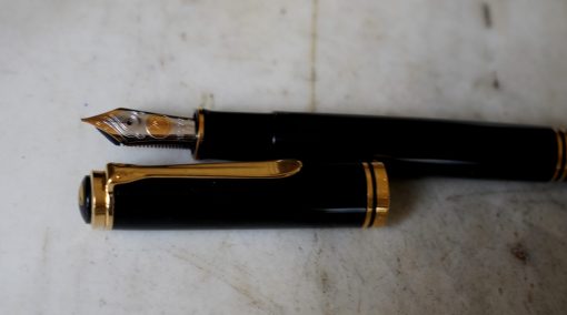 STYLO PLUME PELIKAN M 1000 EN RESINE NOIRE - PLUME OR MASSIF 18 CARATS - FINE