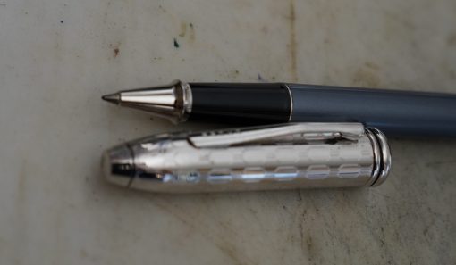 GRAND STYLO ROLLER CROSS TOWNSEND RESINE BLEU GRIS - CAPUCHON CHROME ALVEOLES