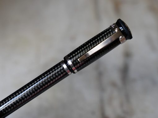 STYLO PLUME ALFRED DUNHILL SENTRYMAN FIBRE DE CARBONE - PLUME OR 18 CARATS