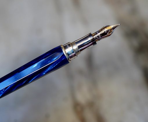 STYLO PLUME MONTEGRAPPA EMBLEMA RESINE BLEUE MARBREE ARGENT MASSIF 925 - PLUME OR 18 CARATS