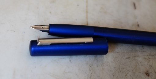 STYLO PLUME LAMY EN LAQUE BLEU PROFOND MAT - PLUME METAL EXTRA - FINE