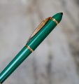 STYLO PLUME KENZO EN RESINE VERTE & PL. OR - CABOCHON ROUGE – Image 2