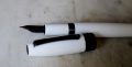 STYLO PLUME MONTEGRAPPA FORTUNA EN LAQUE BLANCHE- FINITION RYTHENIUM NOIRCI – Image 2