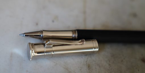 STYLO ROLLER GRAF VON FABER-CASTELL RESINE NOIRE GODRONS- PL. PLATINE