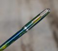 STYLO ROLLER RECIFE EN RESINE VERT MARBRE - FINITION METAL CHROME – Image 2
