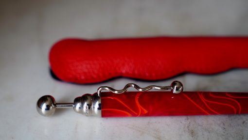 ORIGINAL STYLO BILLE JEAN-PIERRE LEPINE ZIG-ZAG EN RESINE ROUGE MARBREE & CHROME