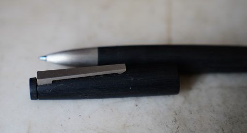 STYLO ROLLER LAMY EN RESINE NOIRE - FINITION MAT - DESIGN EPURE