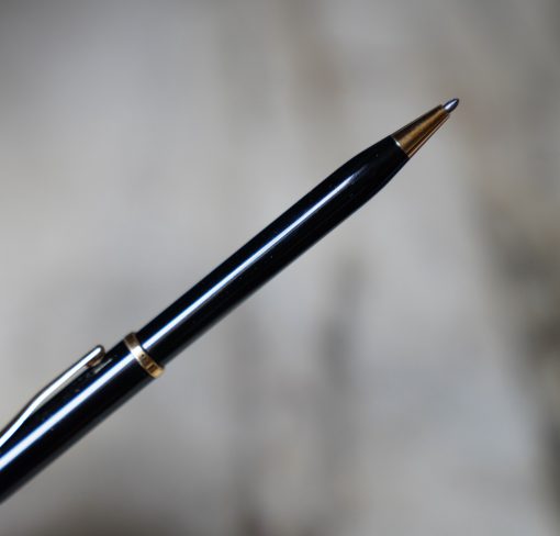 STYLO BILLE CROSS CENTURY LAQUE NOIRE - FINITION METAL PL. OR 18 CTS
