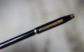 STYLO BILLE CROSS CENTURY LAQUE NOIRE - FINITION METAL PL. OR 18 CTS – Image 2