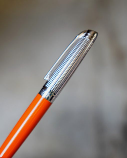 STYLO PLUME CARAN D'ACHE LEMAN LAQUE ORANGE & METAL GODRONS- PLUME OR MASSIF 18 CARATS
