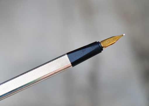 STYLO PLUME DUNHILL DRESS EN ARGENT MASSIF 925 GRAIN D'ORGE - PLUME EN OR MASSIF 18 CARATS