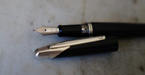STYLO PLUME DUNHILL AD 2000 RESINE NOIRE POUSSIERE D'OR - PLUME OR MASSIF 18 CARATS