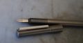 STYLO PLUME PORSCHE DESIGN EN METAL GRIS - FINITION BROSSEE - ELEGANT & FIN – Image 2