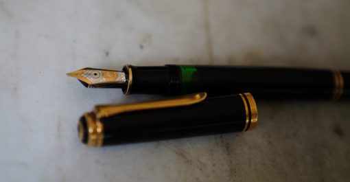 STYLO PLUME PELIKAN M 800 EN RESINE NOIRE - PLUME OR MASSIF 18 CARATS - LARGE