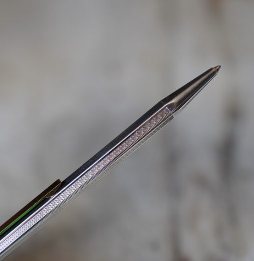 STYLO BILLE CARAN D'ACHE EN METAL FINITION LIGNES GUILLOCHEES & PL. OR