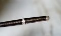 STYLO ROLLER CARAN D'ACHE LEMAN DE NUIT EN LAQUE CLOUS DE PARIS - FINITION ANTHRACITE – Image 2