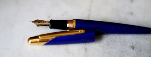 STYLO PLUME DUNHILL AD 2000 RESINE BLEUE POUSSIERE D'OR - PLUME OR 18 K