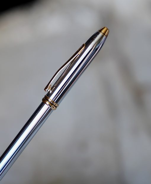 STYLO BILLE CROSS CENTURY EN METAL - FINITION CHROMEE & PL. OR