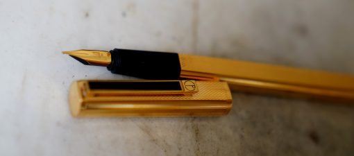 STYLO PLUME DUNHILL DRESS PL. OR - FINITION GRAIN D'ORGE - PLUME OR MASSIF 18 CARATS