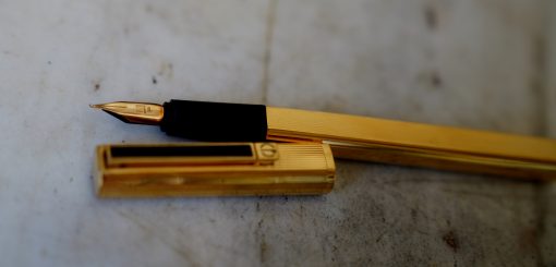 STYLO PLUME DUNHILL DRESS PL. OR LIGNES - PLUME EN OR MASSIF 14 CARATS