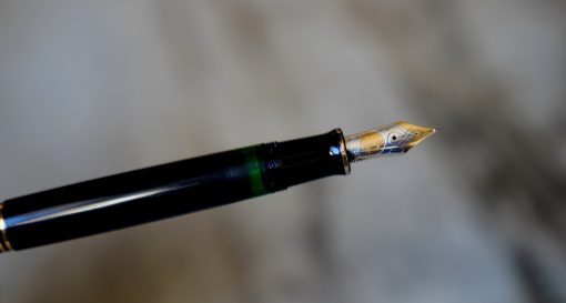 STYLO PLUME PELIKAN M 800 RESINE NOIRE - PLUME OR MASSIF 18 CARATS - EXTRA FINE