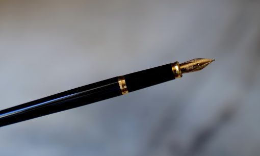 STYLO PLUME CROSS EN RESINE NOIRE - PLUME EN OR MASSIF 18 CARATS