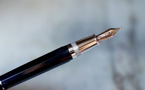 STYLO PLUME OMAS PARAGON RESINE NOIRE- PLUME OR MASSIF 18 CARATS- GRANDE VERSION