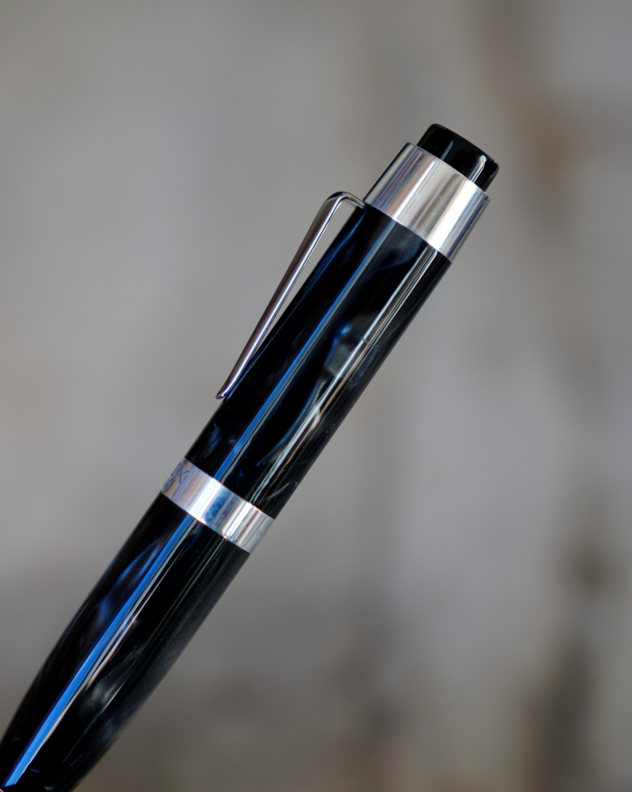 STYLO BILLE LALEX 1938 EN RESINE ANTHRACITE MARBRE & CHROME - 114 MM