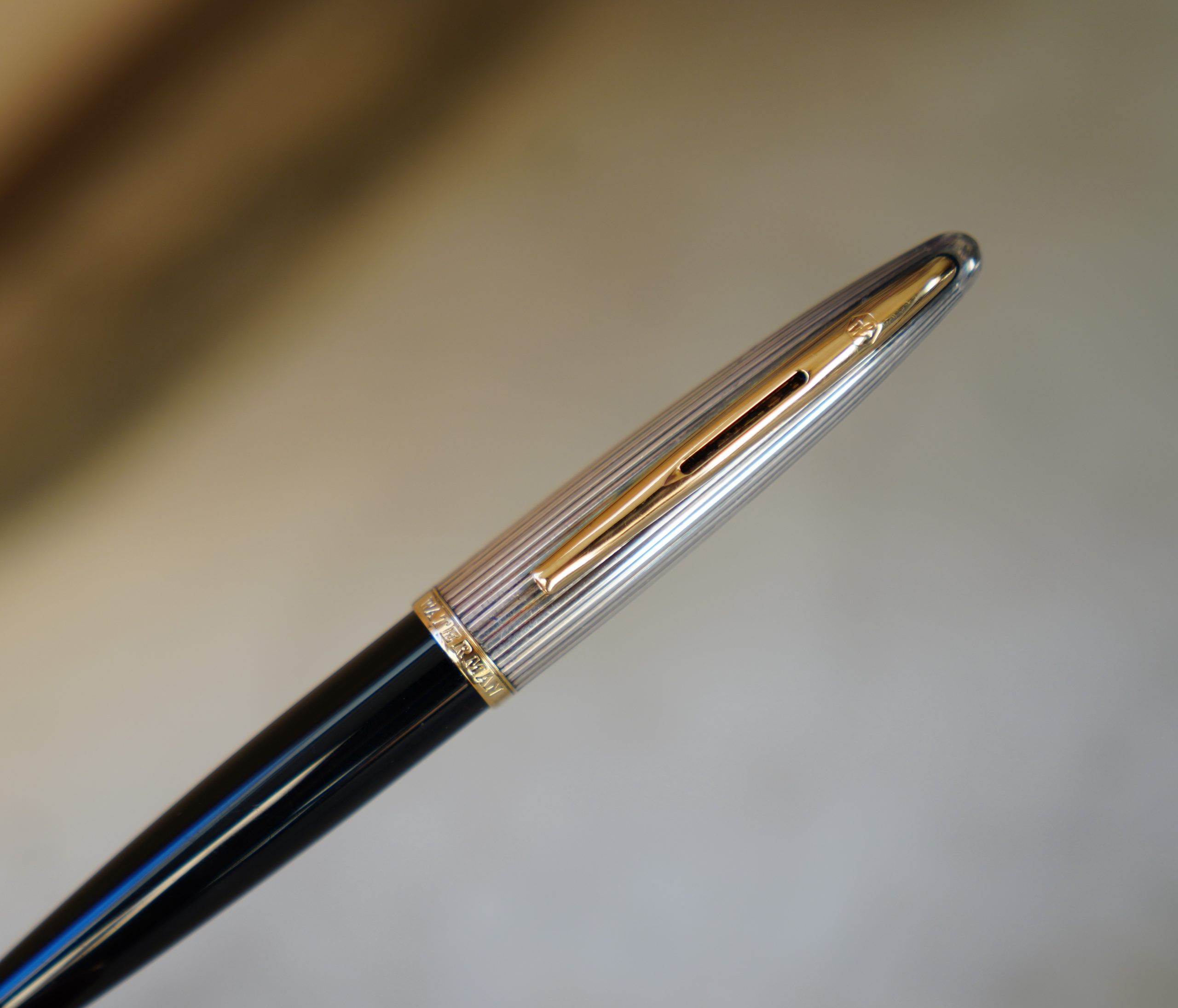 STYLO BILLE WATERMAN CARENE DE LUXE- LAQUE NOIRE & PL. ARGENT GODRONS