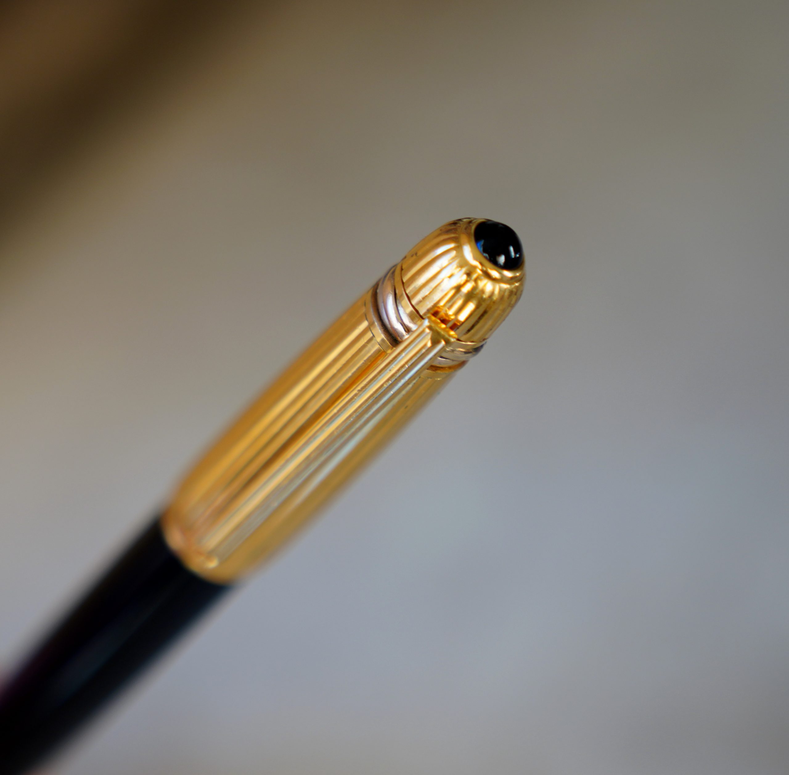 RARE STYLO ROLLER CARTIER PASHA LAQUE NOIRE & PL. OR 18K GODRONS - CABOCHON NOIR – Image 2