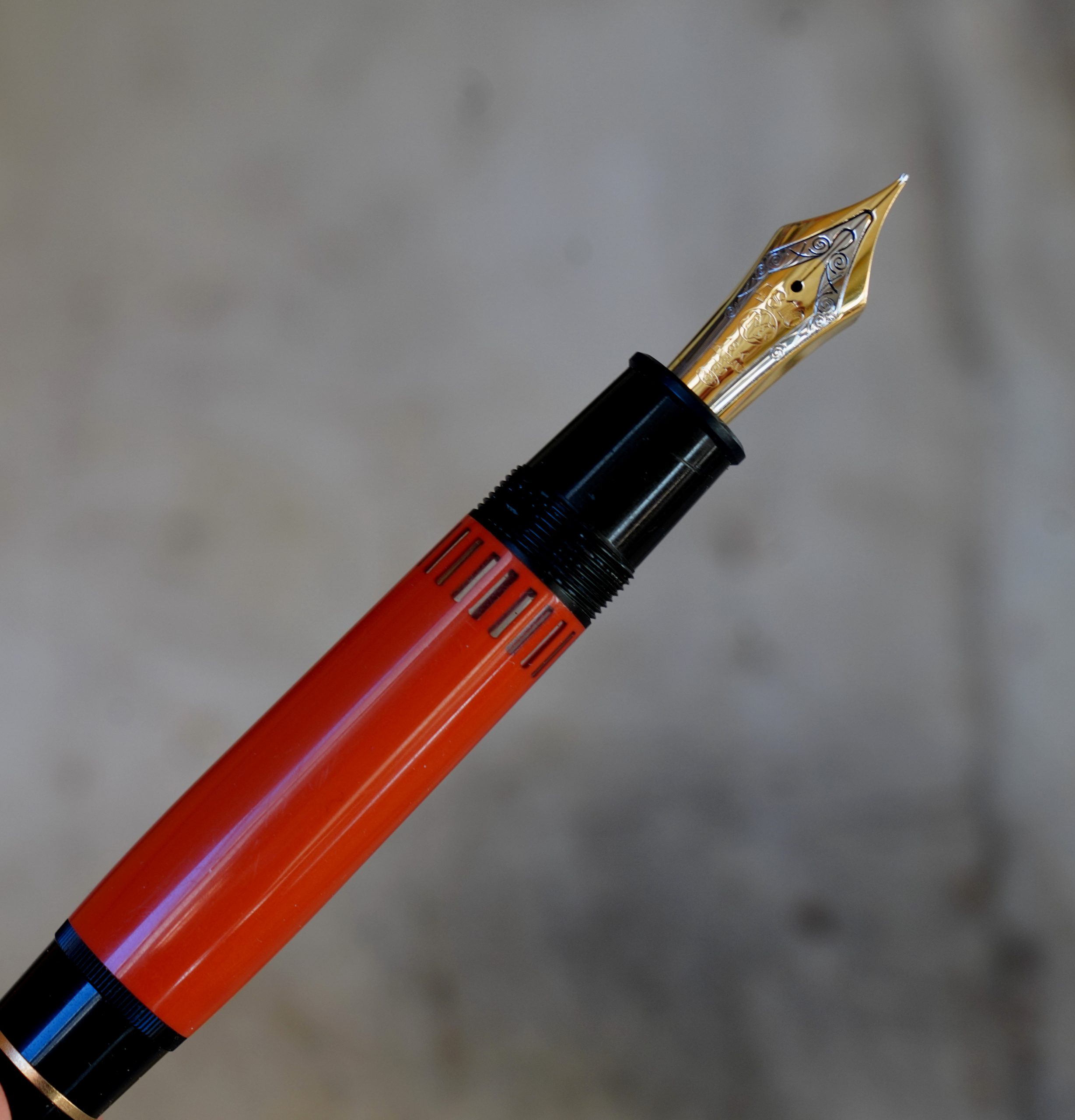 STYLO PLUME MONTBLANC HEMINGWAY - EDITION LIMITEE ECRIVAINS - PLUME OR MASSIF 18 CARATS – Image 2