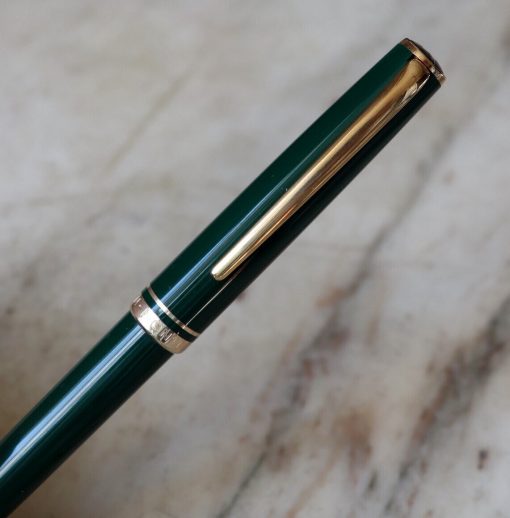 Stylo bille Montblanc generation en resine verte & PL.OR 18 carats