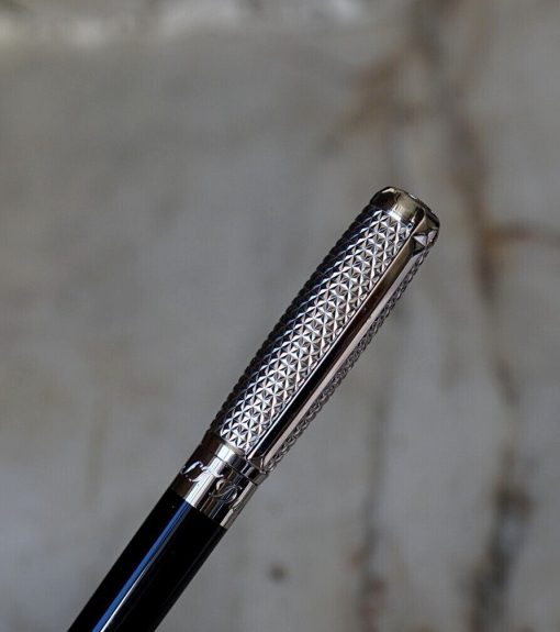 Stylo roller S.T Dupont Élysée laque de Chine noire capuchon diamant fleur de LYS