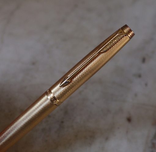Stylo plume Parker 75 finition grain d'orge plume en or massif 18 carats