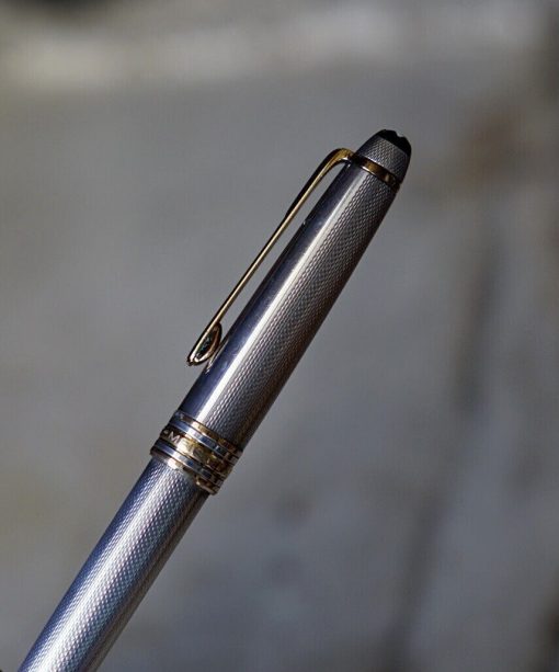 Stylo bille Montblanc Meisterstück en metal - finition grain d'orge