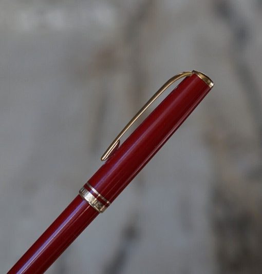 Stylo bille Montblanc génération en résine rouge rubis & PL.OR 18 carats