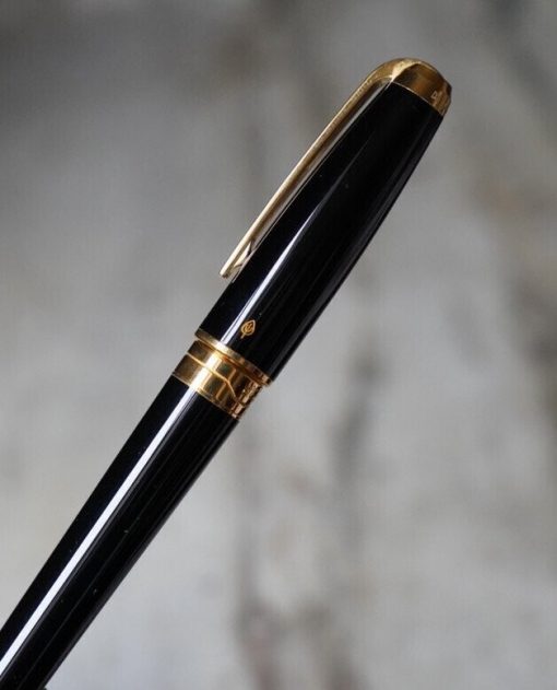 Stylo plume S.T Dupont Olympio XL en laque de chine noire - plume en or massif 18 carats