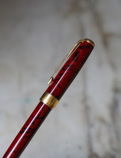STYLO PLUME PARKER SONNET RESINE ROUGE MARBRRE - PLUME OR MASSIF 18 CARATS - E F